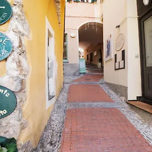 casa-della-nonna-teresa.hotelitalianriviera.com/